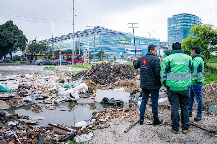 Funcionarios de las Contraloría de Bogotá y la Unidad Administrativa Especial de Servicios Públicos UAESP recorren puntos críticos  de basuras